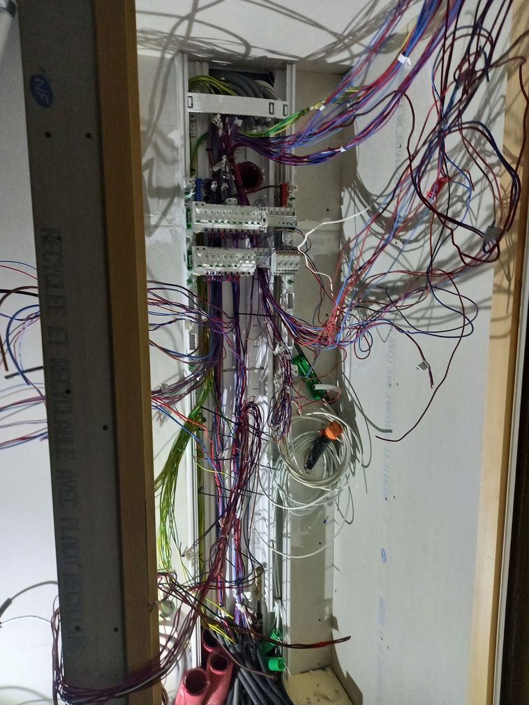 Chantier de câblage électrique à Pertuis